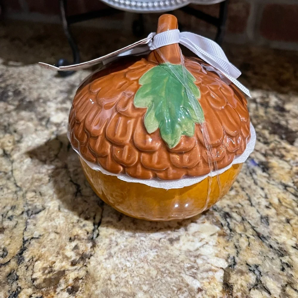 The Bakeshop ACORN shaped covered mini casserole dish  - Brand new - Adorable!